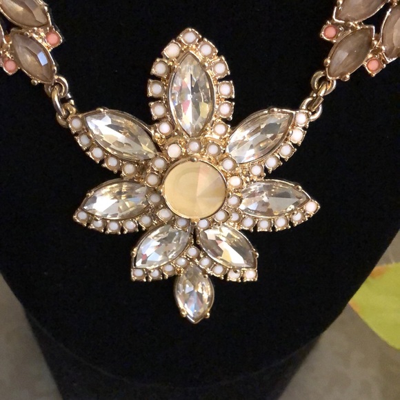 Gorgeous Ann Taylor Statement Necklace - Picture 3 of 5